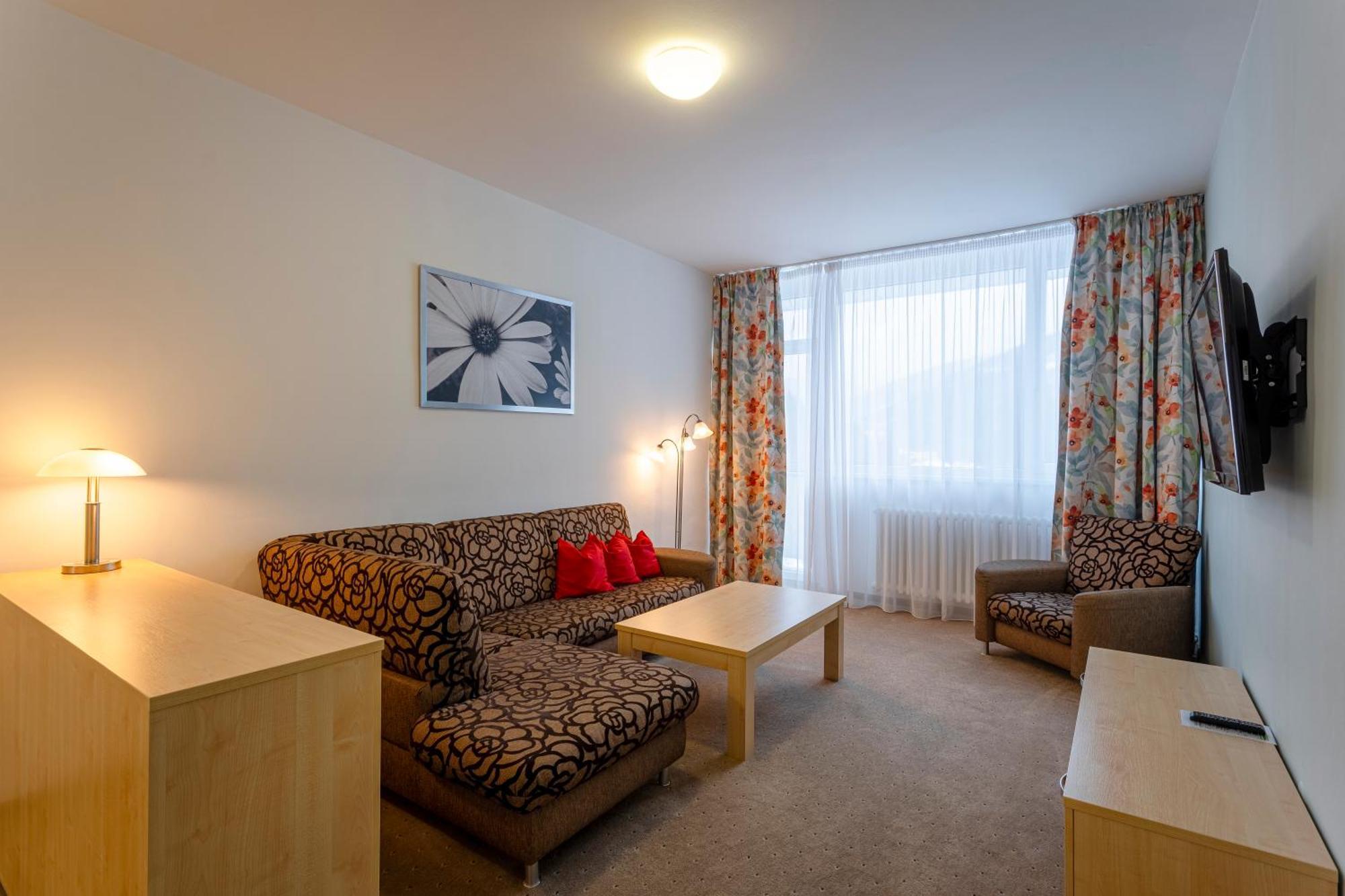יאסימוב Hotel Behounek מראה חיצוני תמונה