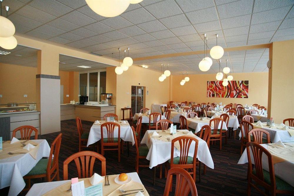 יאסימוב Hotel Behounek מראה חיצוני תמונה