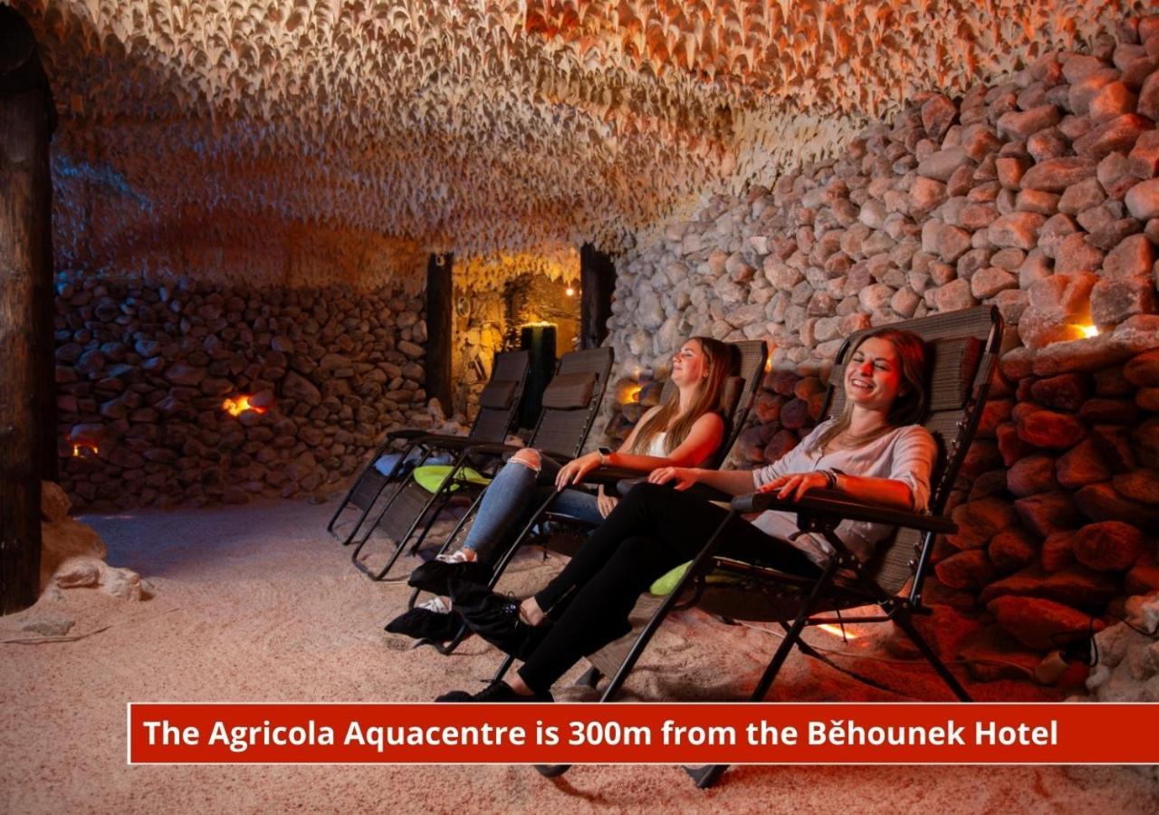 יאסימוב Hotel Behounek מראה חיצוני תמונה