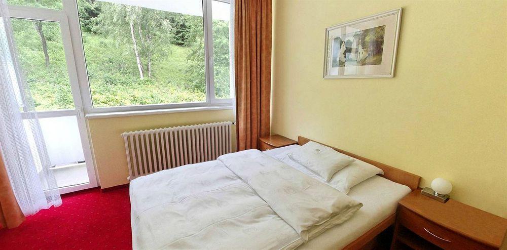 יאסימוב Hotel Behounek מראה חיצוני תמונה