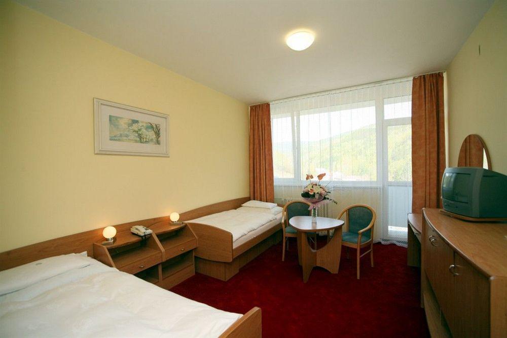 יאסימוב Hotel Behounek מראה חיצוני תמונה