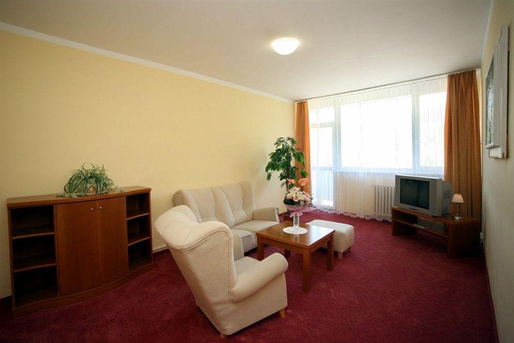 יאסימוב Hotel Behounek מראה חיצוני תמונה